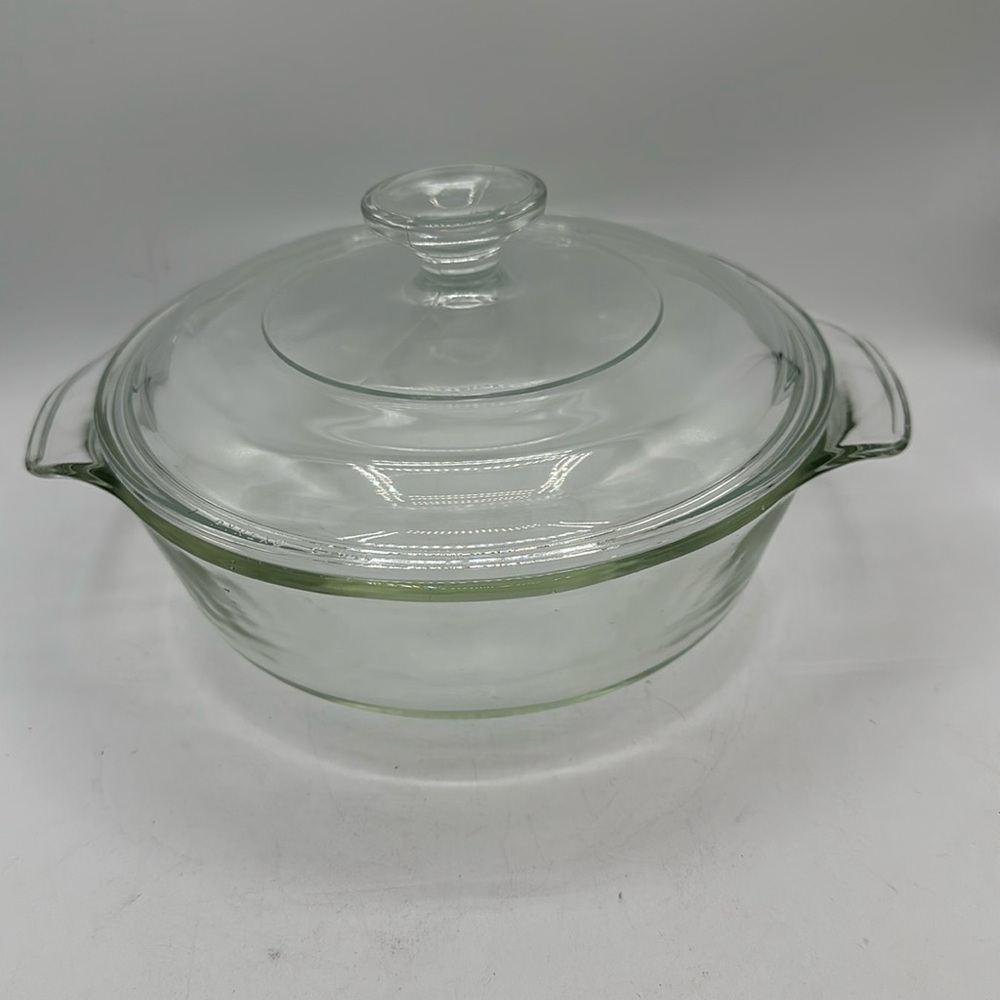 Vintage Anchor Hocking 1-quart clear casserole dish with lid